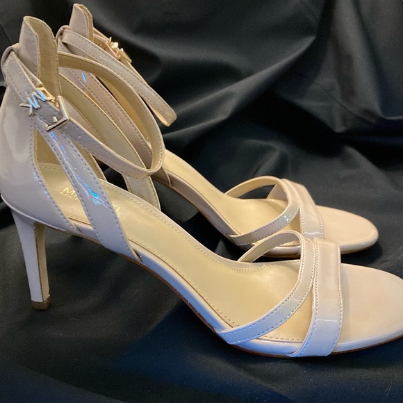 NWOT Michael Kors Beige Kimberly Heels - Picture 4 of 7